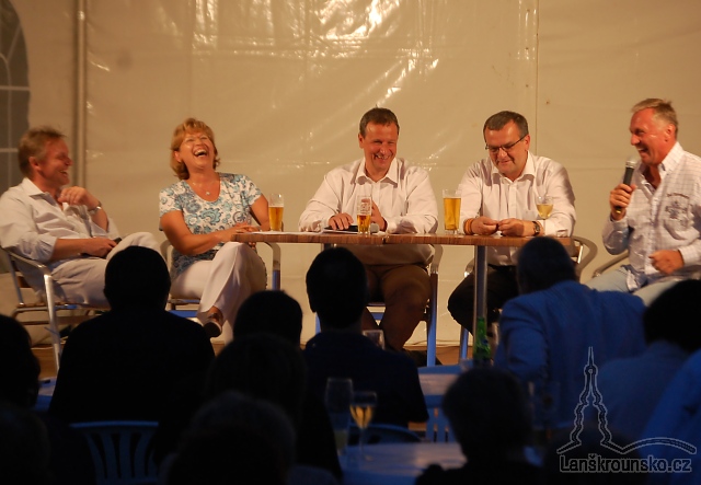 02-debata politiku.jpg